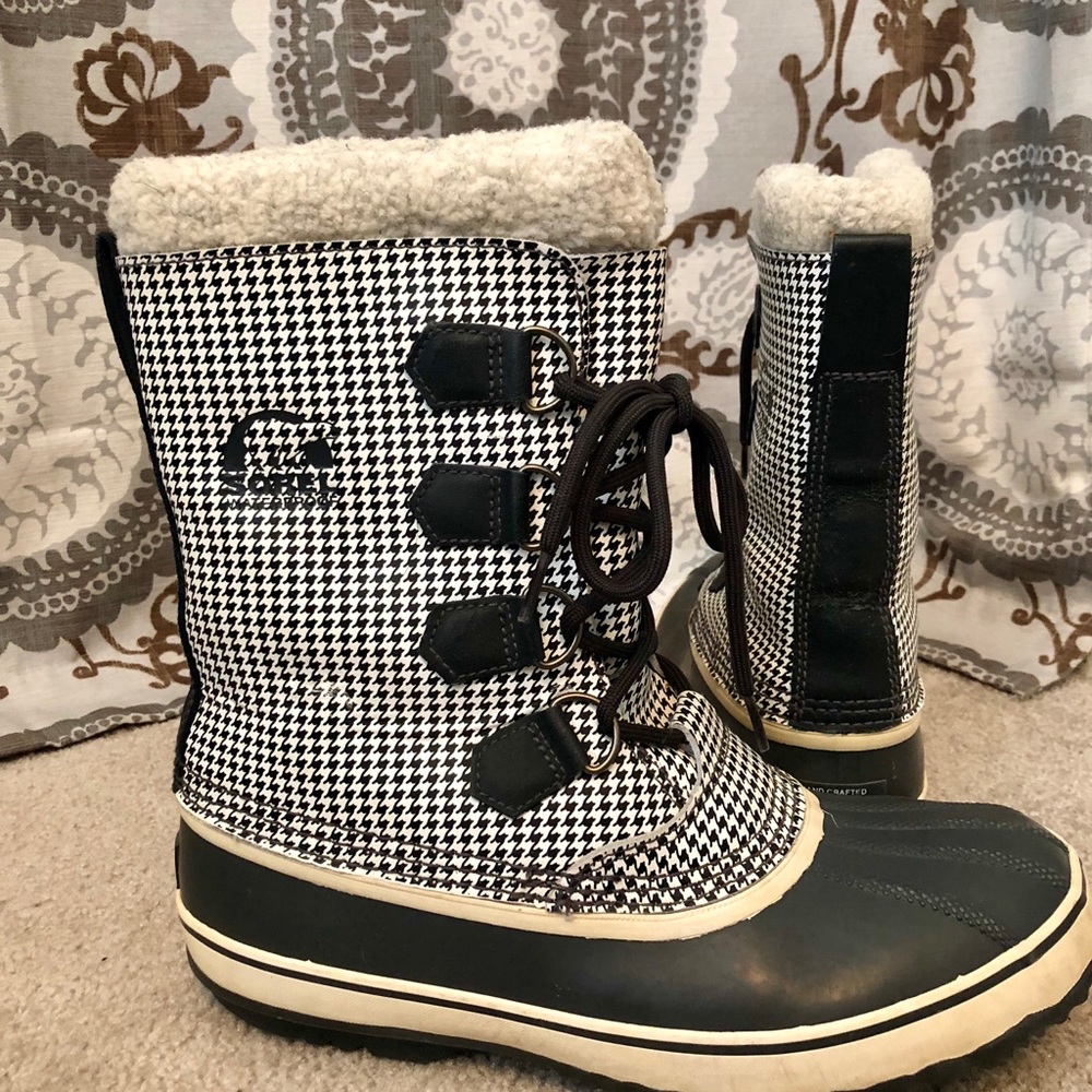 Sorel houndstooth boots